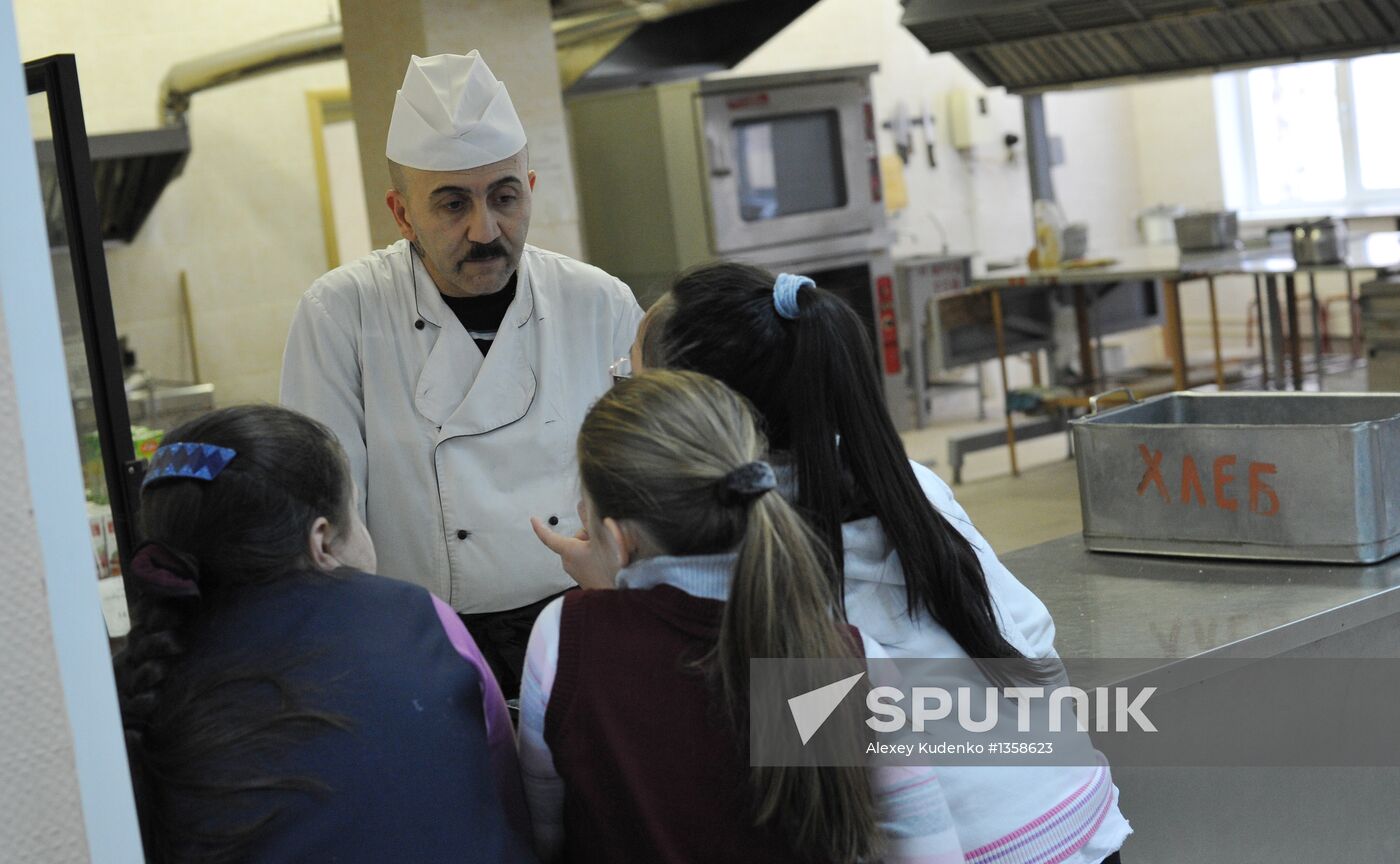 Migrants' children get education in Moscow