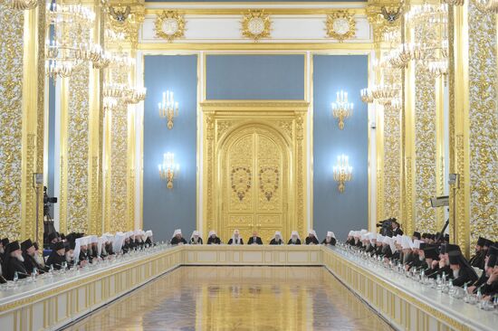 Vladimir Putin meets with members of ROC Bishops' Council