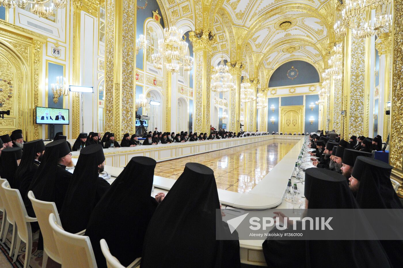 Vladimir Putin meets with members of ROC Bishops' Council
