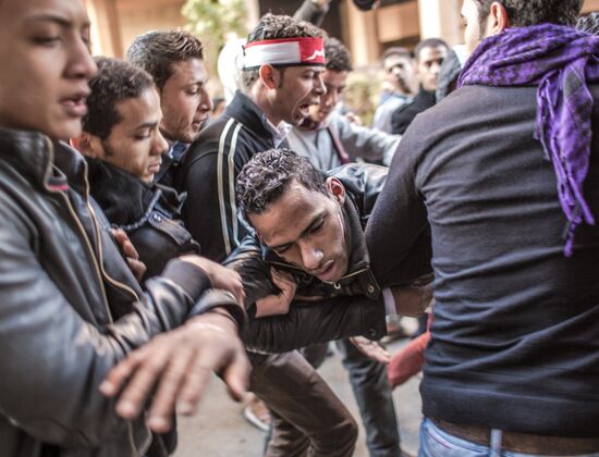 Protesters clash with police in Cairo