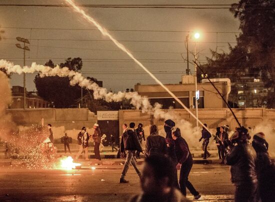 Protesters clash with police in Cairo