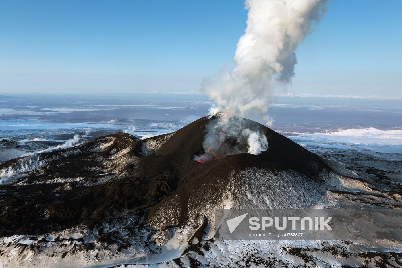 Eruption of Plosky Tobalchik volcano in Kamchatka