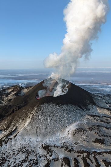 Eruption of Plosky Tobalchik volcano in Kamchatka