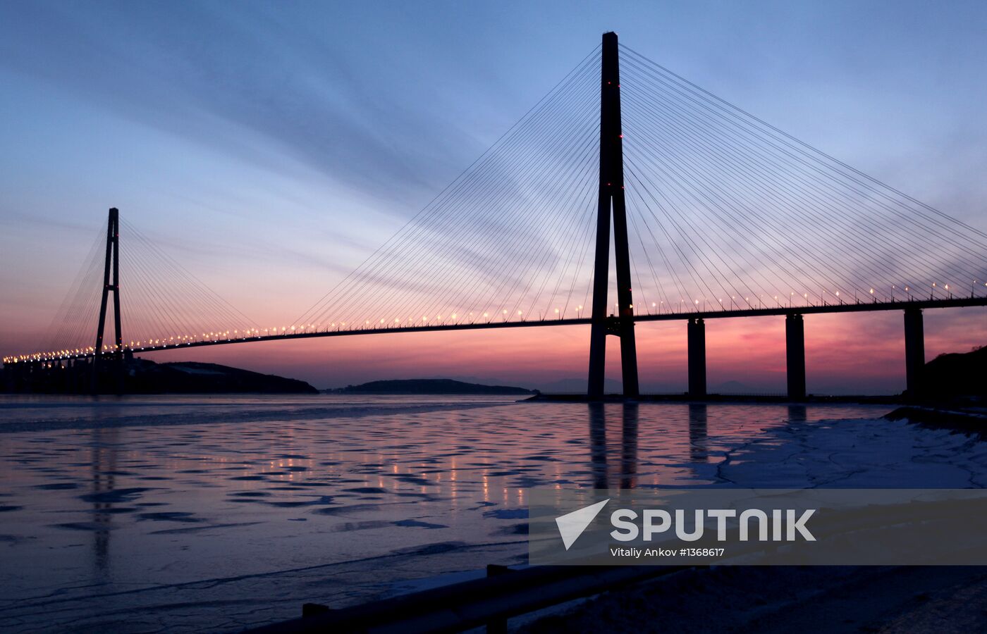 Cable-stayed bridge to Russky Island