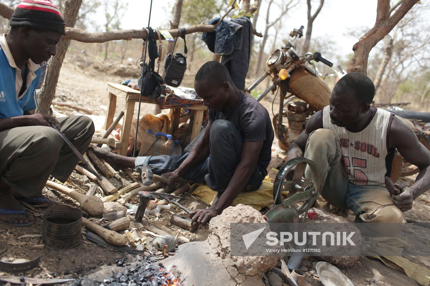 Gold panning in Mali