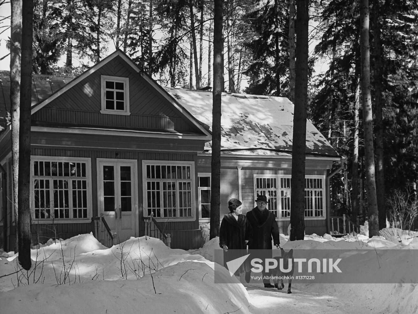 Soviet chess player Mikhail Botvinnik and his wife