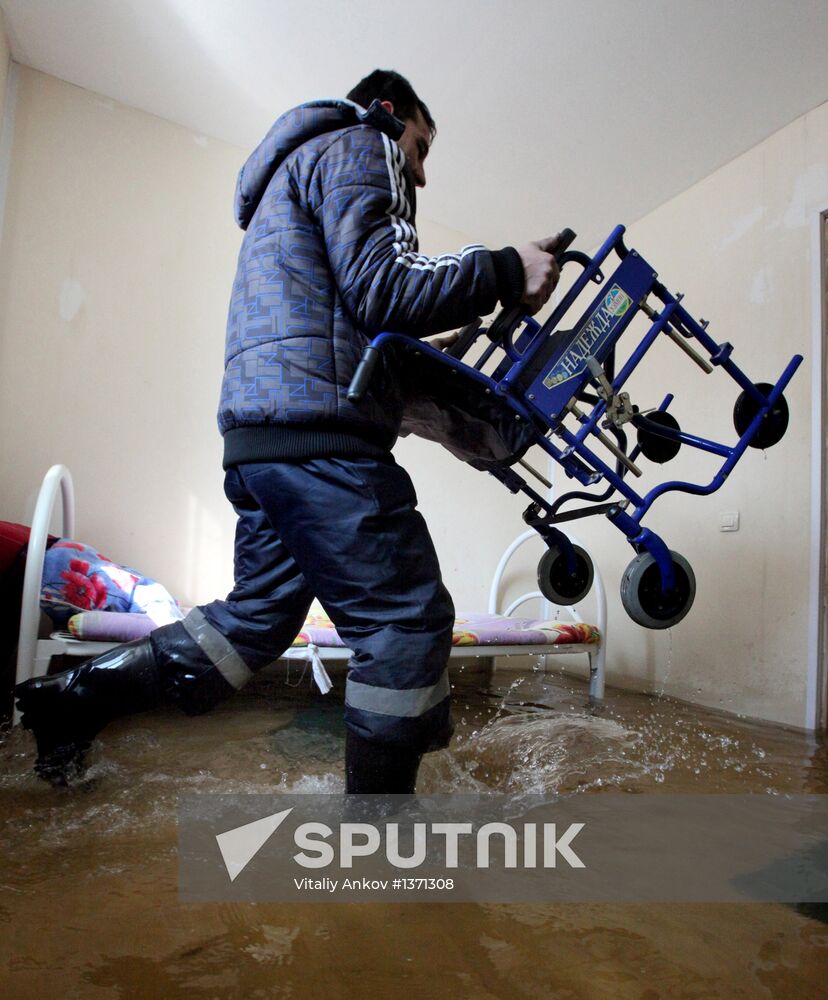 Boarding house for elderly people flooded in Vladivostok