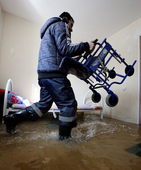 Boarding house for elderly people flooded in Vladivostok