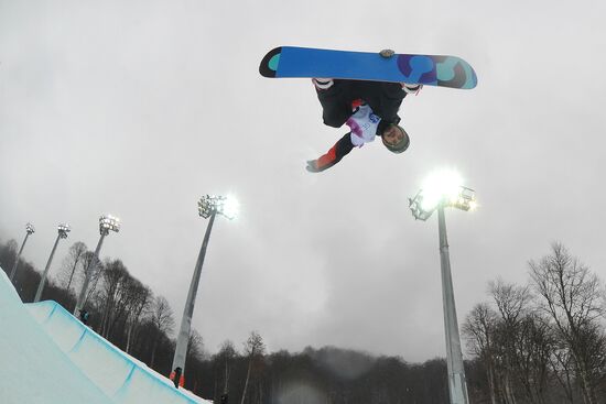 FIS Snowboard World Cup. Halfpipe. Training sessions