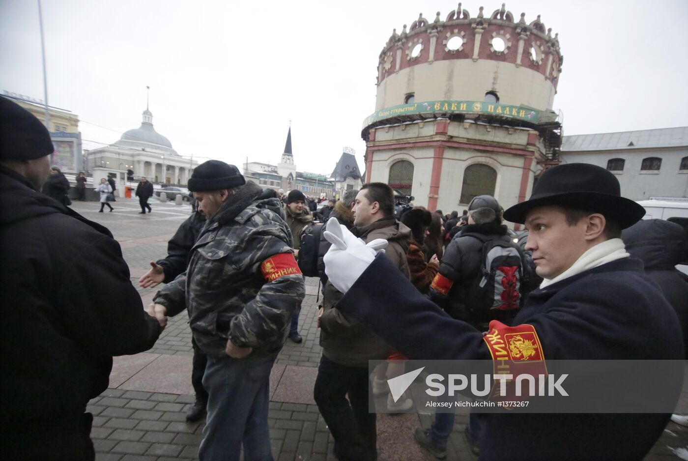 Volunteer patrols conduct raid in search of illegal migrants