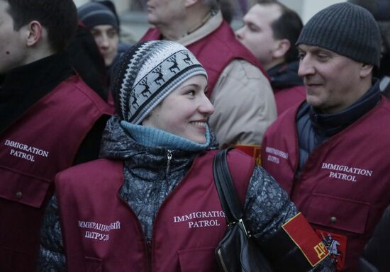 Volunteer patrols conduct raid in search of illegal migrants