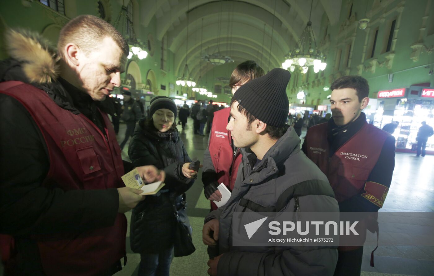 Volunteer patrols conduct raid in search of illegal migrants