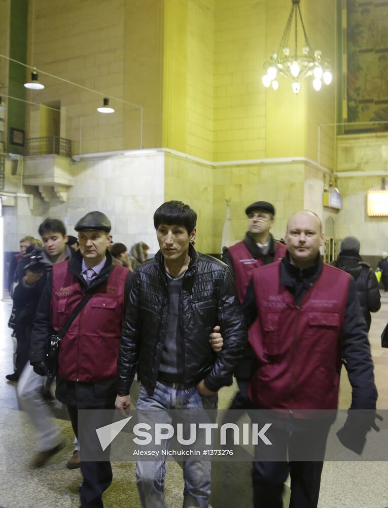 Volunteer patrols conduct raid in search of illegal migrants