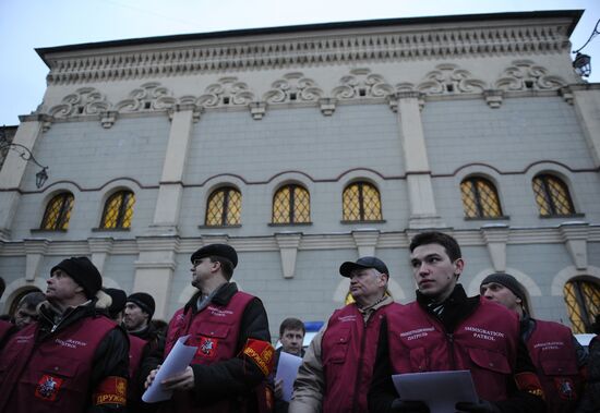 Volunteer patrols conduct raid in search of illegal migrants