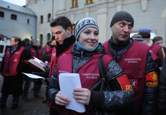 Volunteer patrols conduct raid in search of illegal migrants
