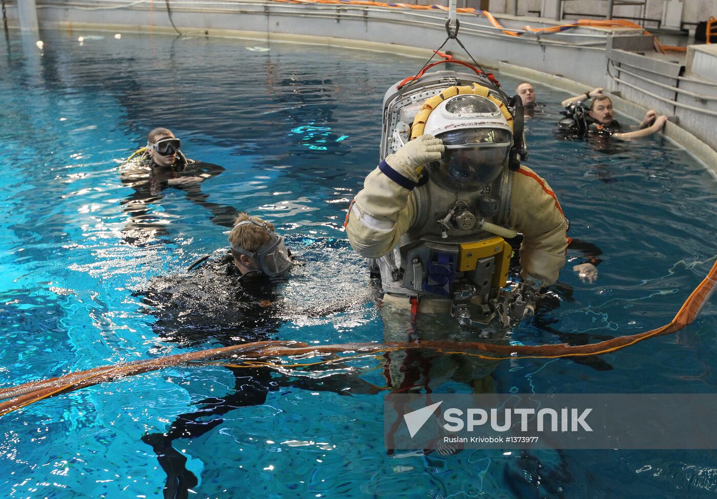 Training of cosmonauts Yelena Serova and Alexander Samokutyayev