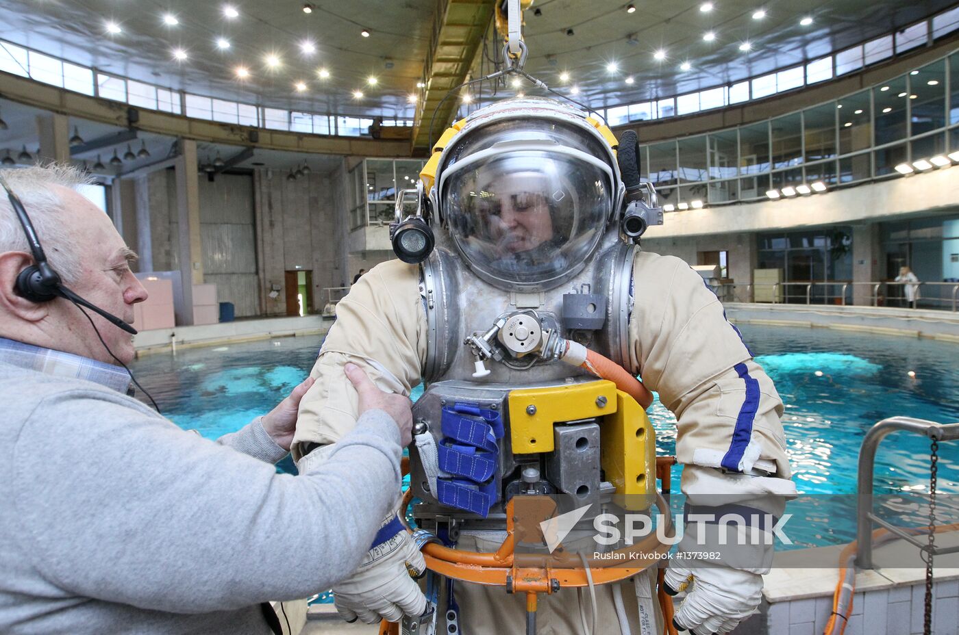 Training of cosmonauts Yelena Serova and Alexander Samokutyayev