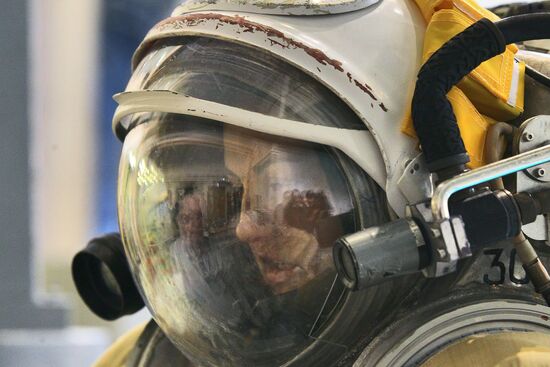Training of cosmonauts Yelena Serova and Alexander Samokutyayev