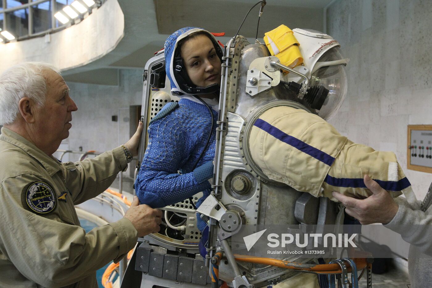 Training of cosmonauts Yelena Serova and Alexander Samokutyayev