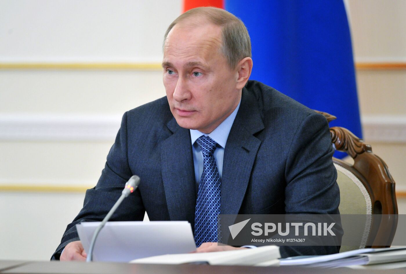 Vladimir Putin chairs meeting of fuel and energy commission