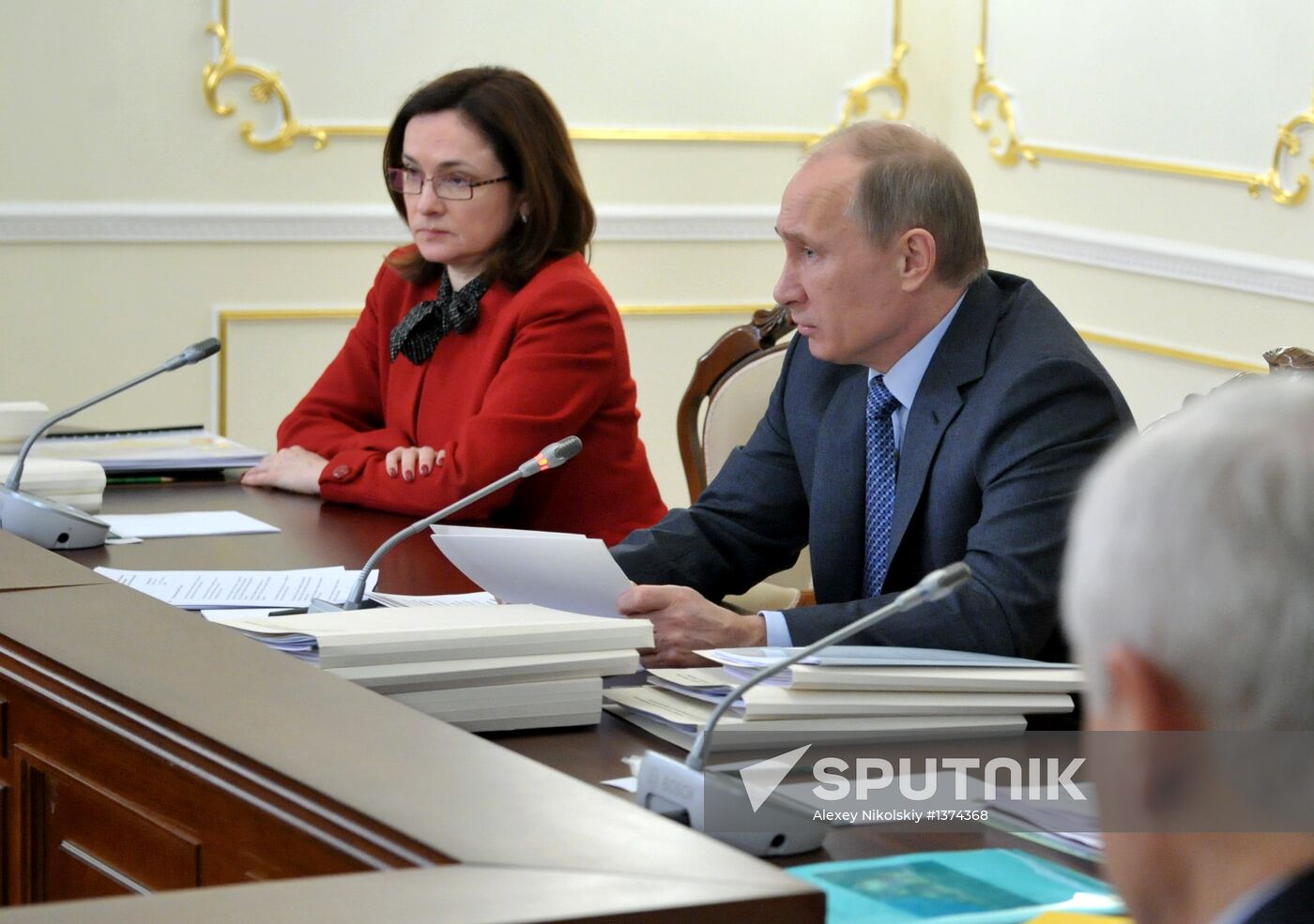 Vladimir Putin chairs meeting of fuel and energy commission