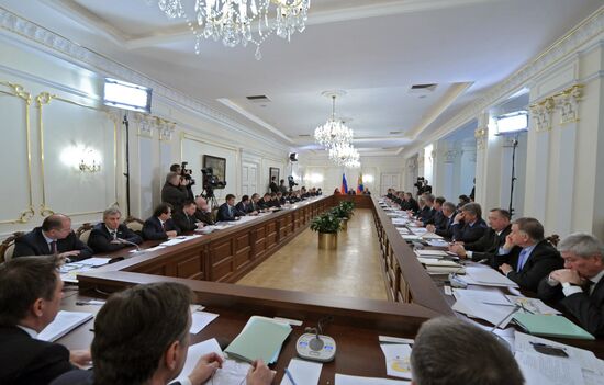 Vladimir Putin chairs meeting of fuel and energy commission