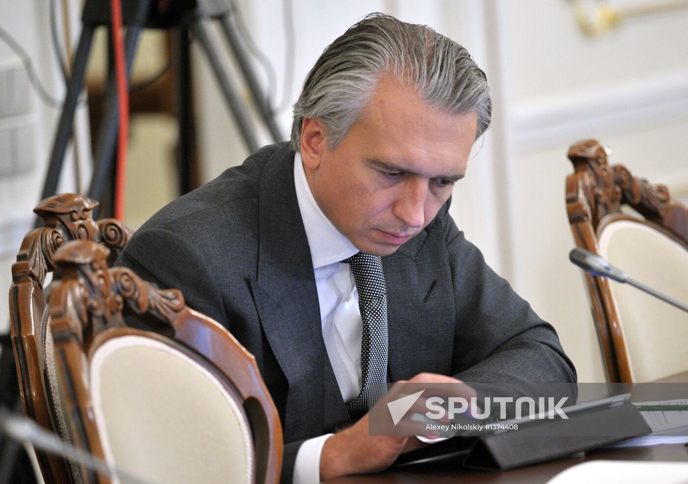 Vladimir Putin chairs meeting of fuel and energy commission