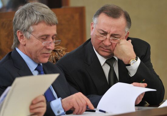 Vladimir Putin chairs meeting of fuel and energy commission