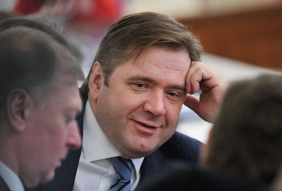 Vladimir Putin chairs meeting of fuel and energy commission