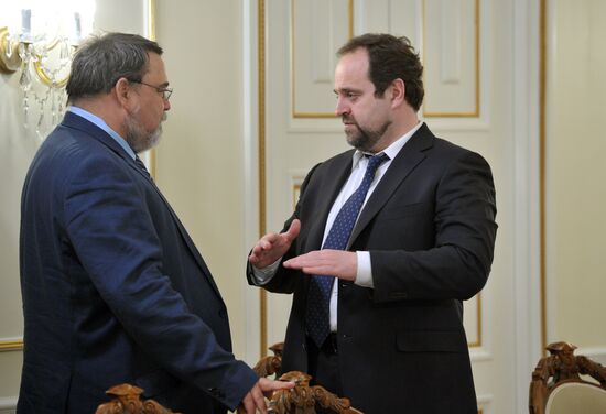 Vladimir Putin chairs meeting of fuel and energy commission