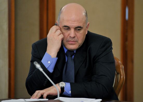 Vladimir Putin chairs meeting of fuel and energy commission