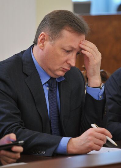 Vladimir Putin chairs meeting of fuel and energy commission