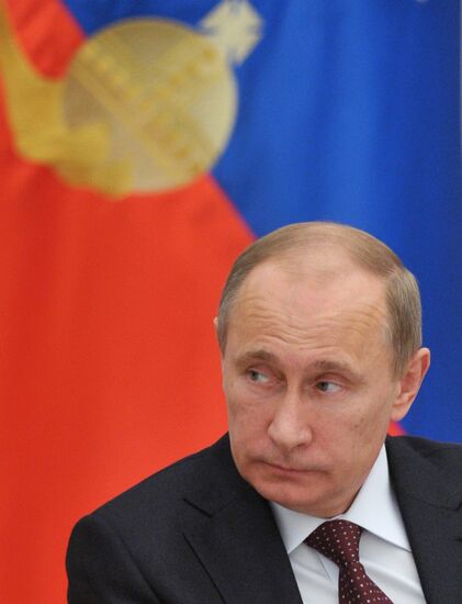 Vladimir Putin meets with G20 members