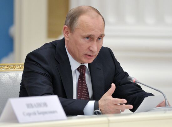 Vladimir Putin meets with G20 members