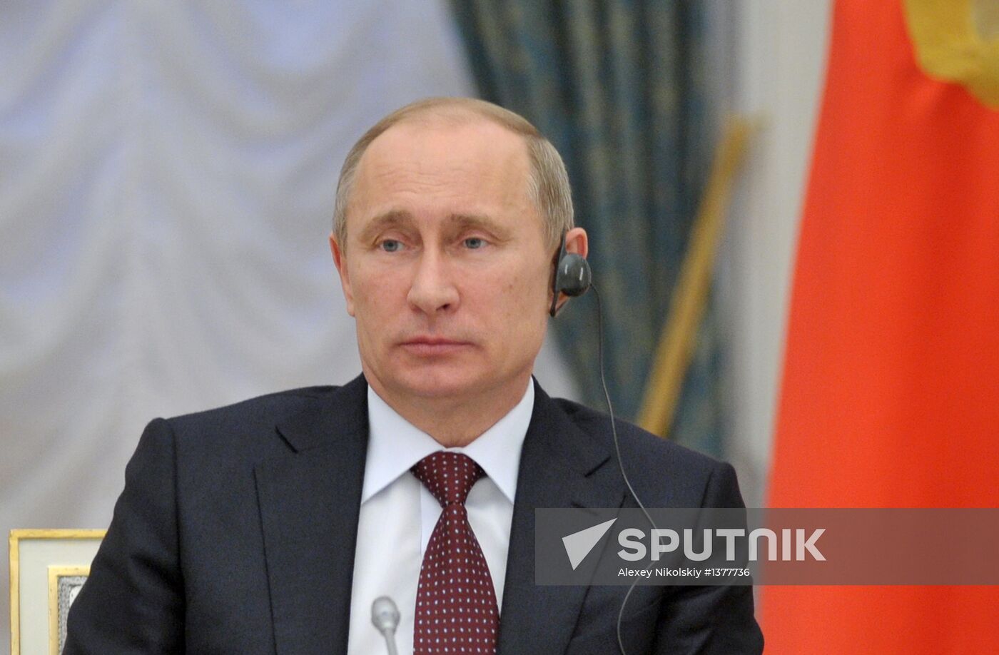 Vladimir Putin meets with G20 members