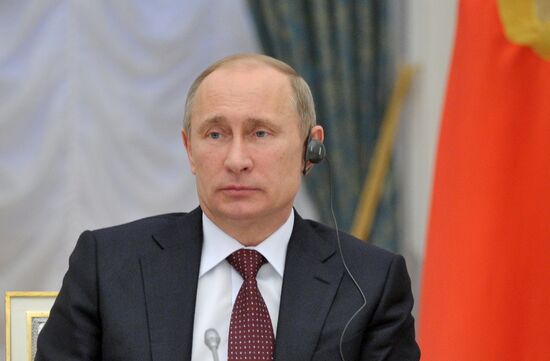 Vladimir Putin meets with G20 members