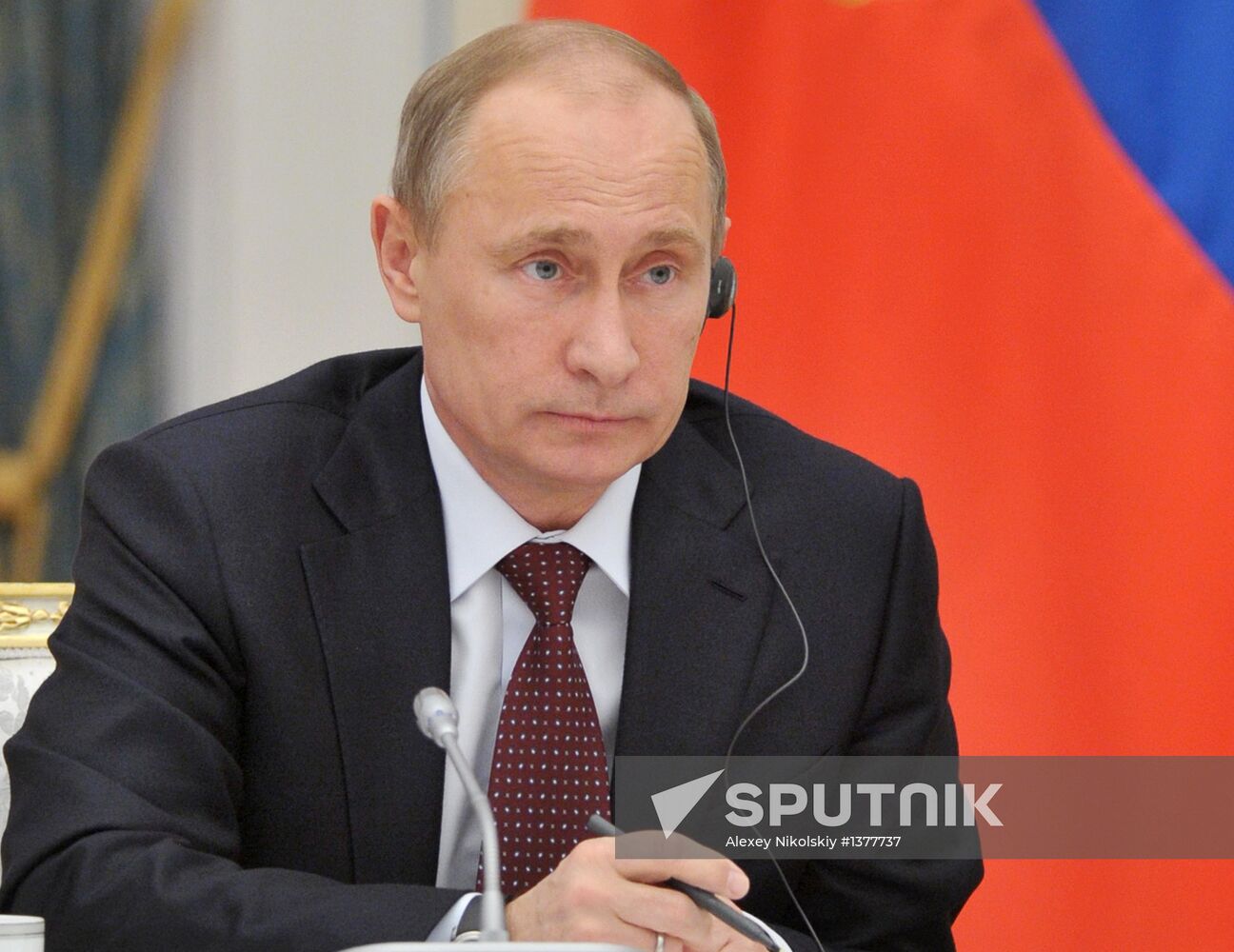 Vladimir Putin meets with G20 members