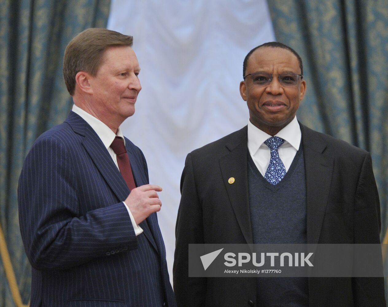 Vladimir Putin meets with G20 members