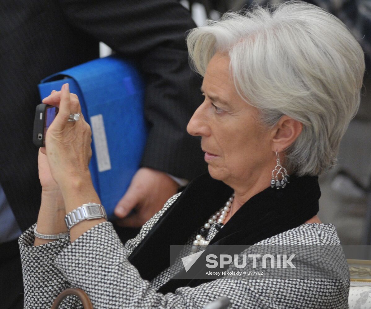 Vladimir Putin meets with G20 members