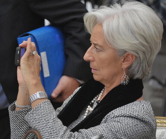 Vladimir Putin meets with G20 members