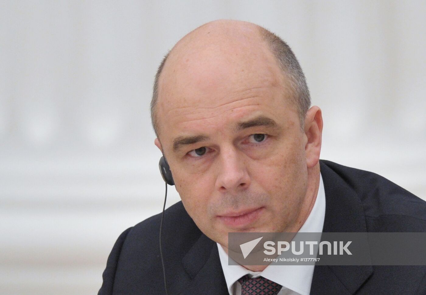 Vladimir Putin meets with G20 members