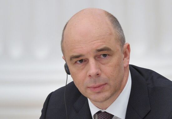 Vladimir Putin meets with G20 members