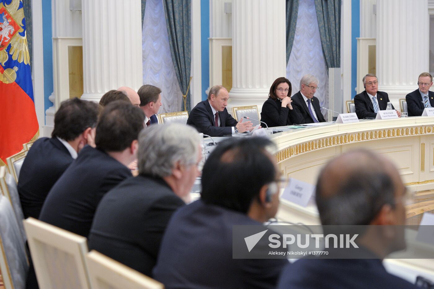 Vladimir Putin meets with G20 members