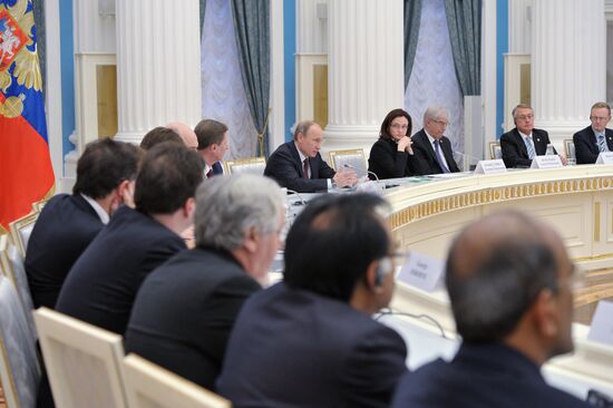 Vladimir Putin meets with G20 members