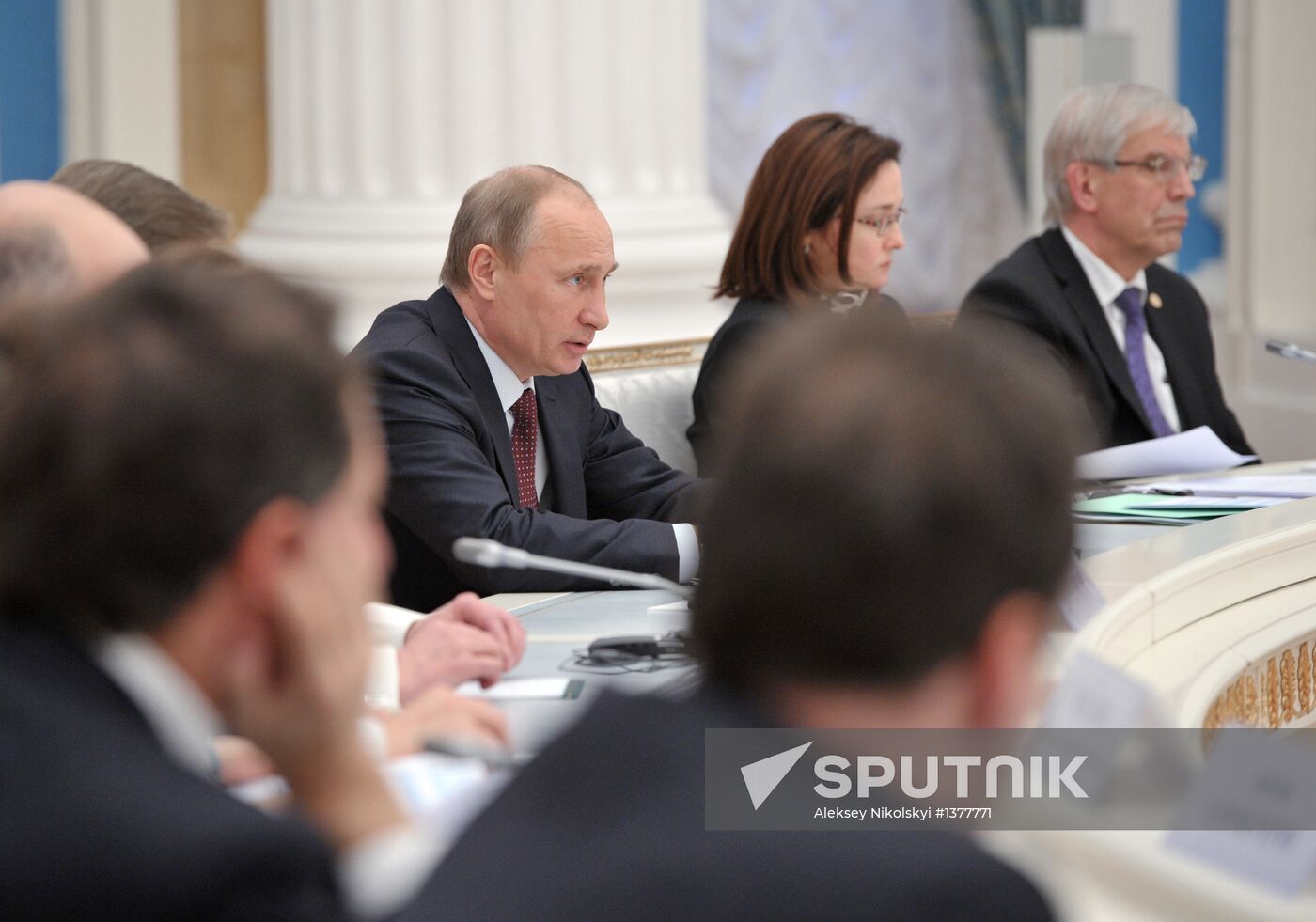 Vladimir Putin meets with G20 members