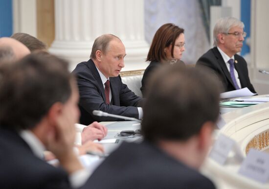 Vladimir Putin meets with G20 members