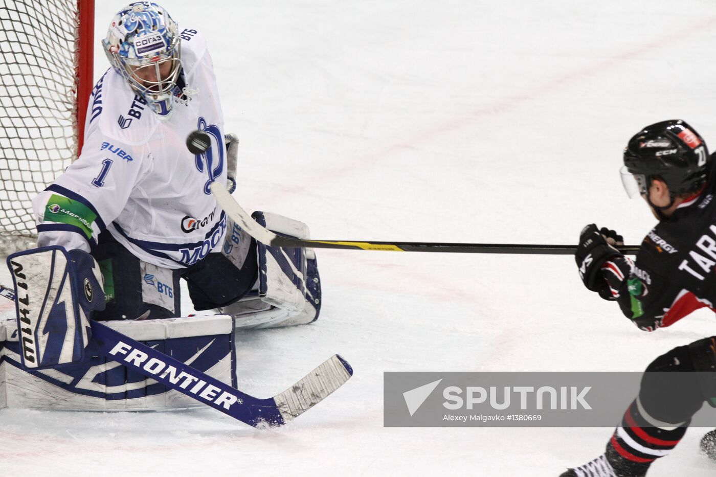 Kontinental Hockey League. Avangard Omsk vs. Dynamo Moscow