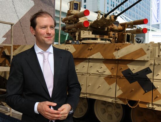 D.Manturov at IDEX 2013 Defence Exhibition in UAE