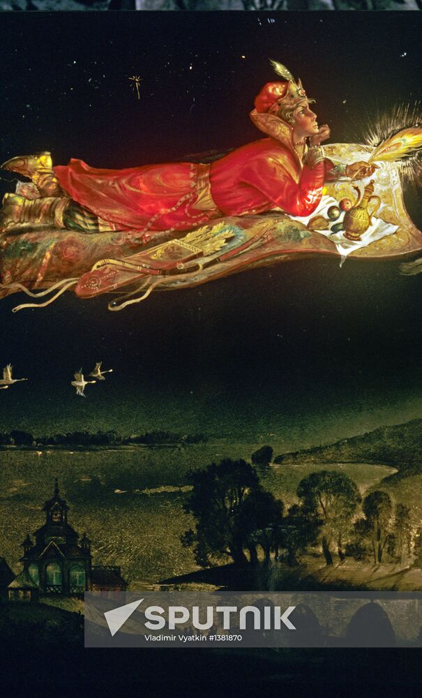 "Flying Carpet" jewel box
