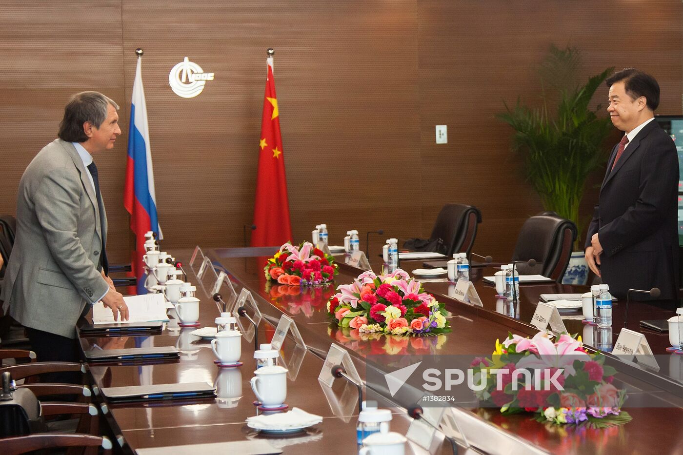 Rosneft President Igor Sechin visits China